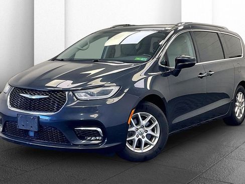 Used 2021 Chrysler Pacifica Touring-L w/ Uconnect Theater Family Group image 10