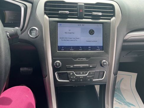 Used 2020 Ford Fusion SE FWD image 44