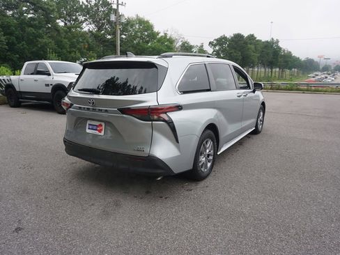 Used 2022 Toyota Sienna XLE FWD image 23
