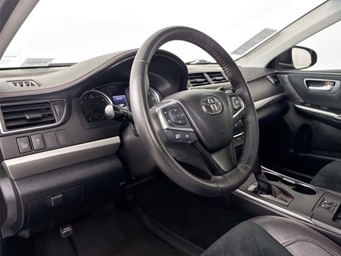 Used 2017 Toyota Camry XSE image 4