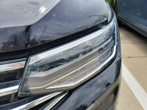 Used 2022 Volkswagen Tiguan SE w/ Panoramic Sunroof Package FWD image 4