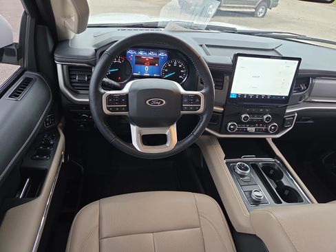 Used 2024 Ford Expedition XLT AWD/4WD image 9