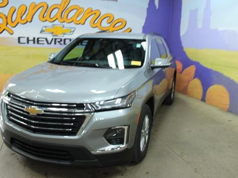 Used 2023 Chevrolet Traverse LT FWD image 4