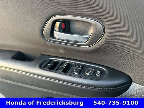 Certified 2018 Honda HR-V LX image 28