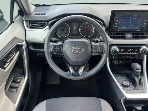 Used 2021 Toyota RAV4 XLE AWD/4WD image 12