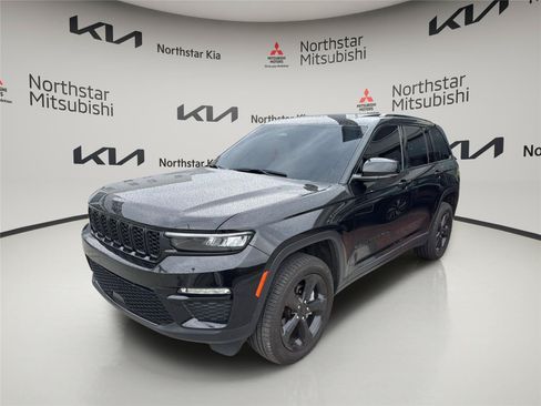 Used 2025 Jeep Grand Cherokee Limited w/ Black Appearance Package AWD/4WD image 9
