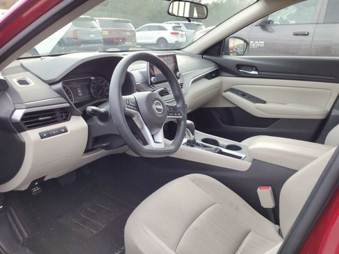 Used 2025 Nissan Altima 2.5 SV image 4