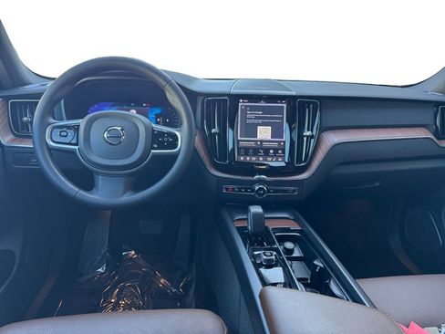 Certified 2023 Volvo XC60 B5 Plus AWD/4WD image 26