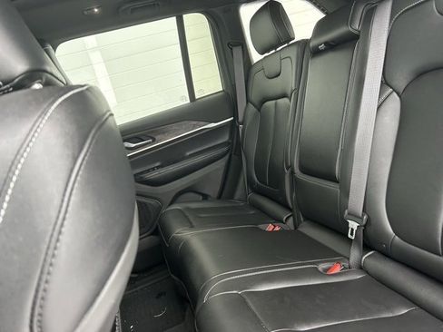 Certified 2025 Jeep Grand Cherokee Limited w/ Black Appearance Package image 9