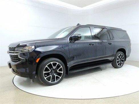 Used 2021 Chevrolet Suburban RST image 3