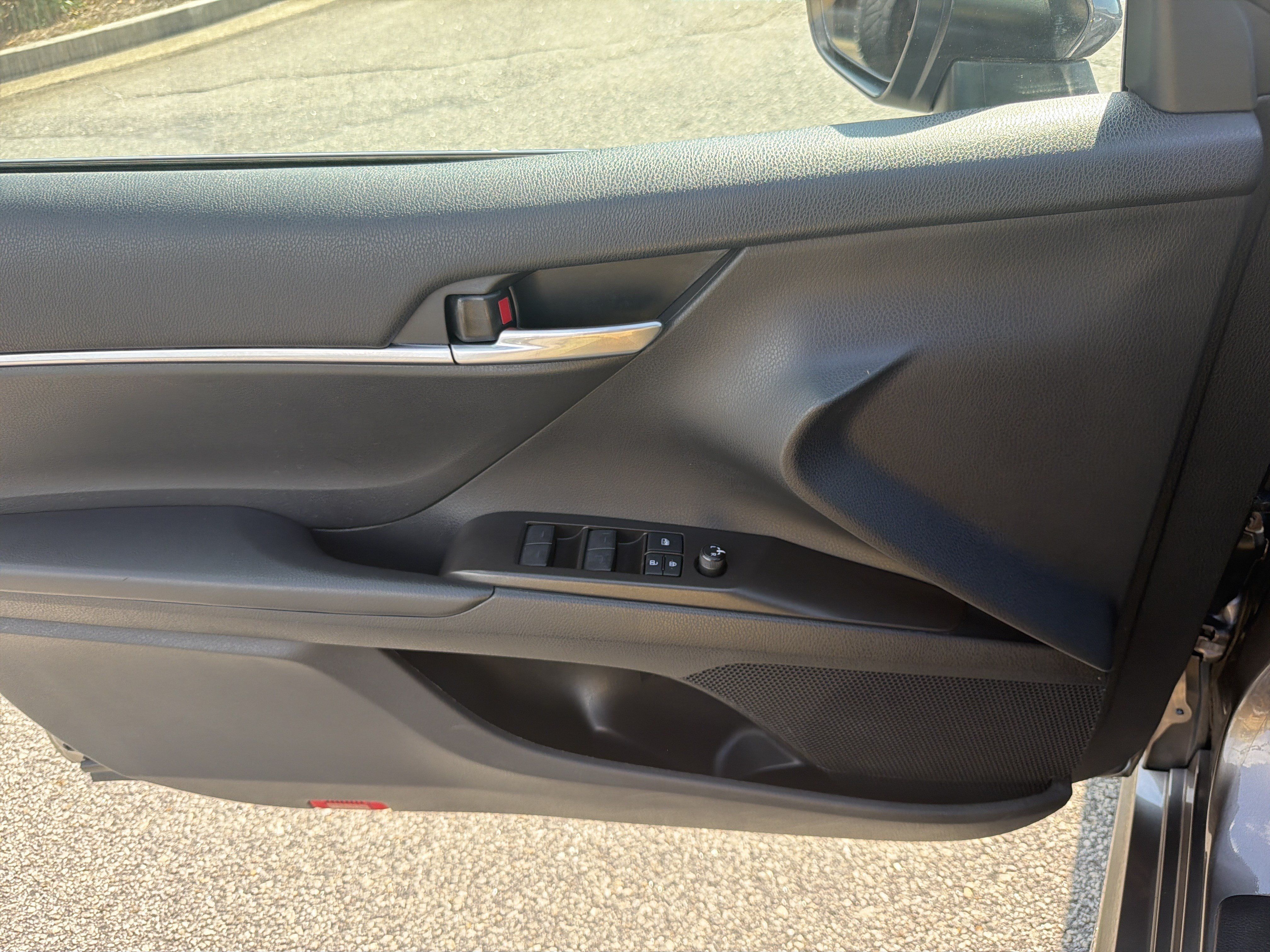Used 2021 Toyota Camry SE FWD image 20