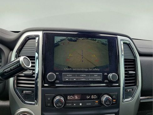 Used 2021 Nissan Titan SV w/ SV Convenience Package image 16