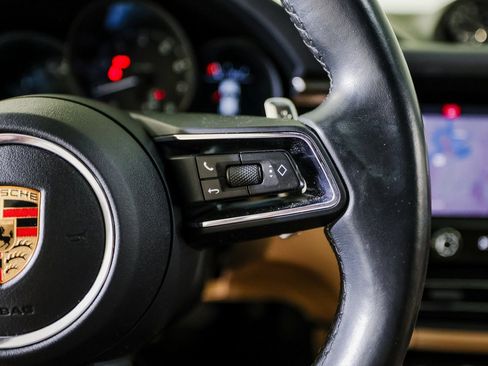 Certified 2023 Porsche Macan image 16