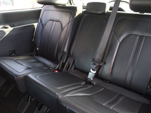 Used 2021 Ford Expedition Limited AWD/4WD image 27