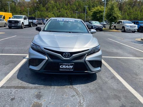 Used 2022 Toyota Camry SE FWD image 2