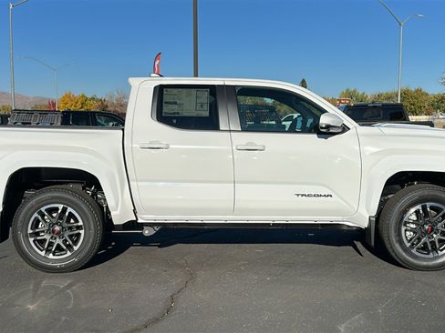 New 2025 Toyota Tacoma TRD Sport image 2