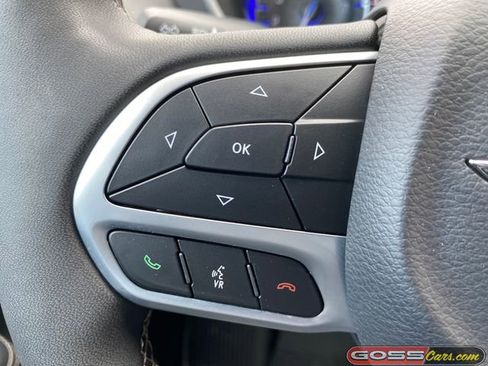 Used 2025 Chrysler Pacifica Select FWD image 18