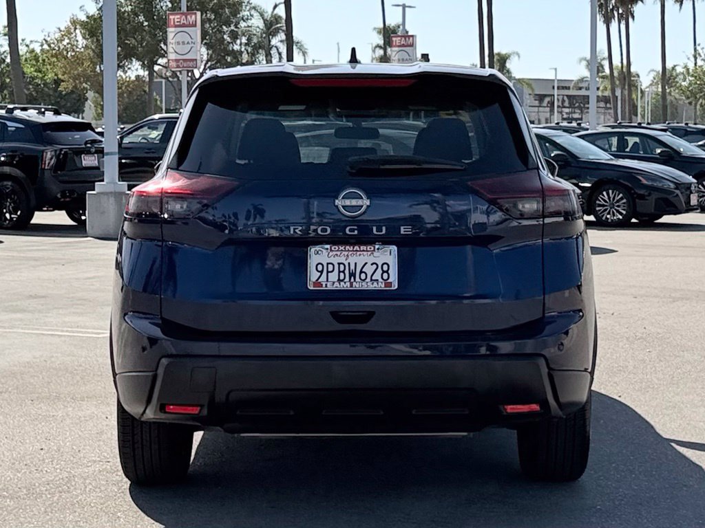 Certified 2025 Nissan Rogue SV FWD image 6