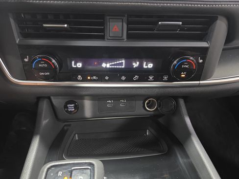 Used 2024 Nissan Rogue SV w/ SV Premium Package FWD image 24