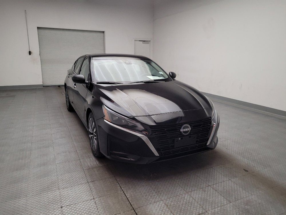 Used 2025 Nissan Altima 2.5 SV FWD image 14