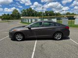 Used 2017 Hyundai Sonata SE image 2