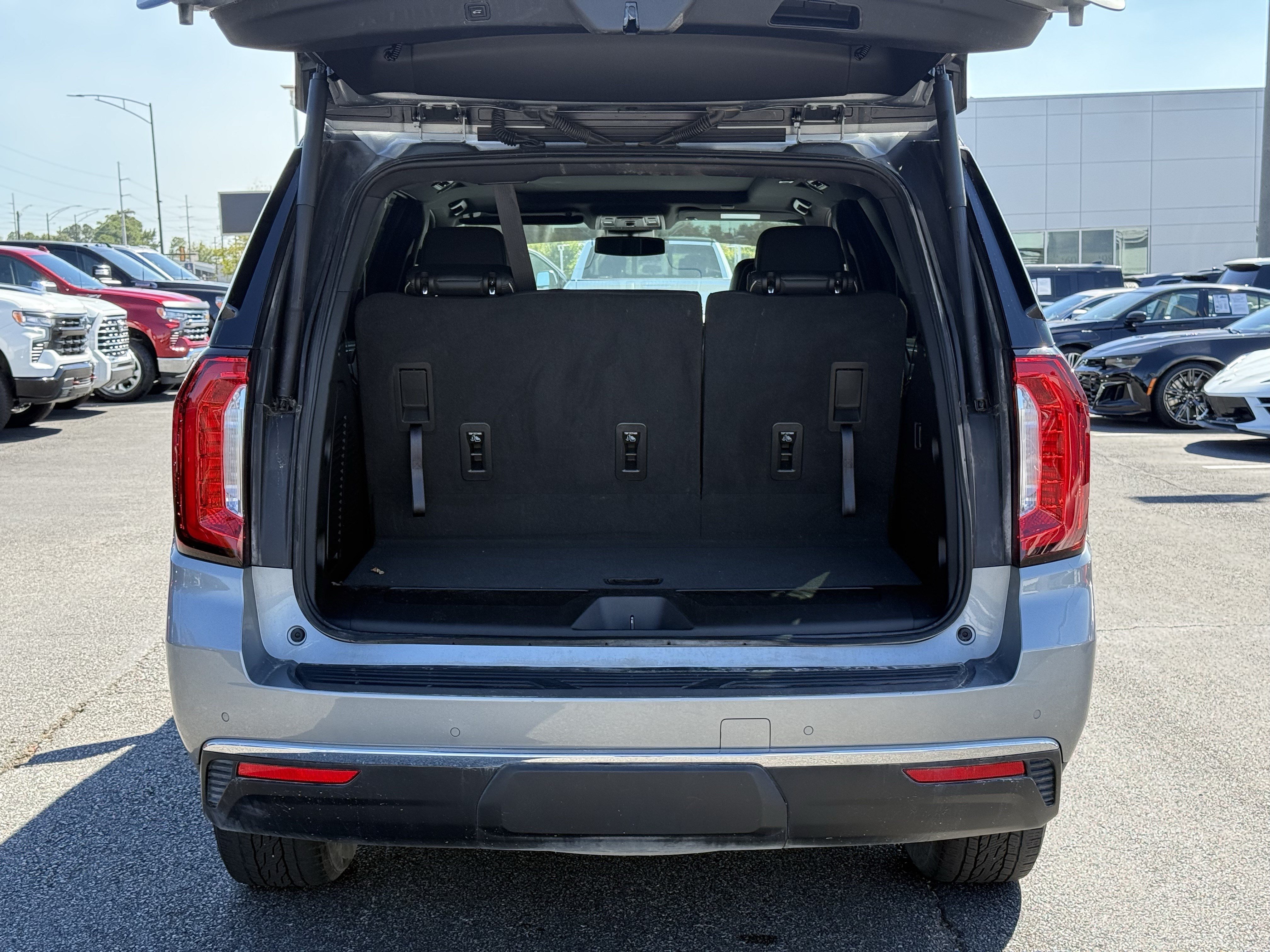 Used 2023 GMC Yukon SLT RWD image 37