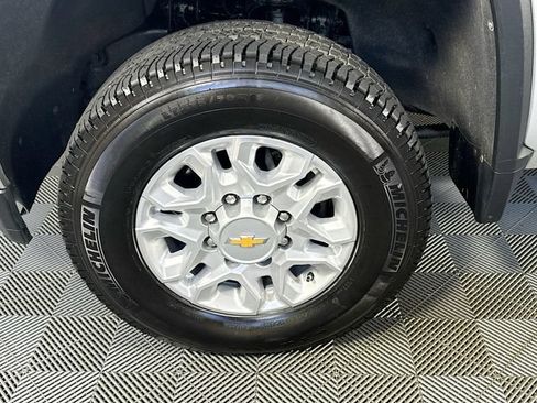 Used 2022 Chevrolet Silverado 3500 LT w/ Convenience Package AWD/4WD image 3