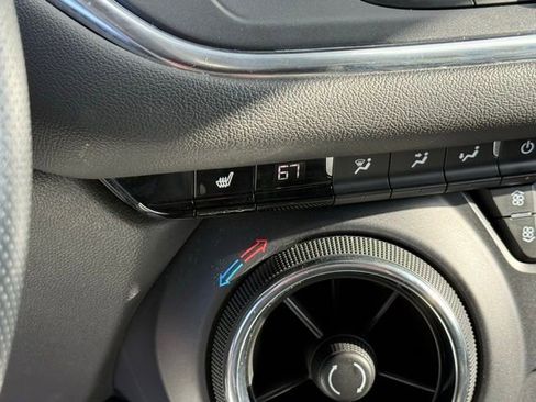 Used 2025 Chevrolet Blazer LT FWD image 31