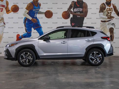 Used 2024 Subaru Crosstrek 2.0i Premium image 17