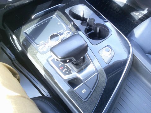 Used 2017 Audi Q7 3.0T Premium Plus w/ Premium Plus Package image 29