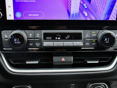 Used 2025 Toyota Grand Highlander AWD image 27