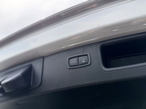 Certified 2025 Porsche Macan AWD/4WD image 35