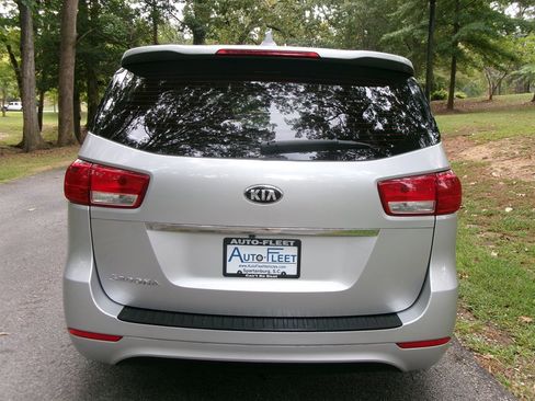 Used 2018 Kia Sedona L image 6