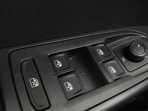 New 2024 Volkswagen Taos SE image 28