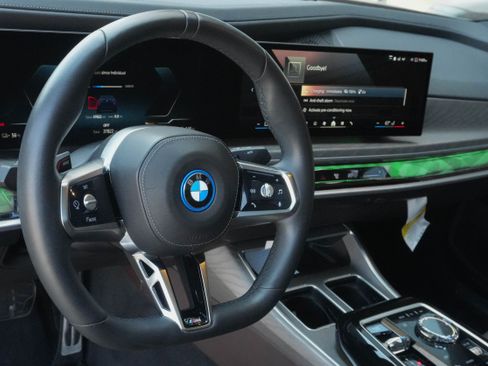 Certified 2023 BMW i7 xDrive60 AWD/4WD image 7