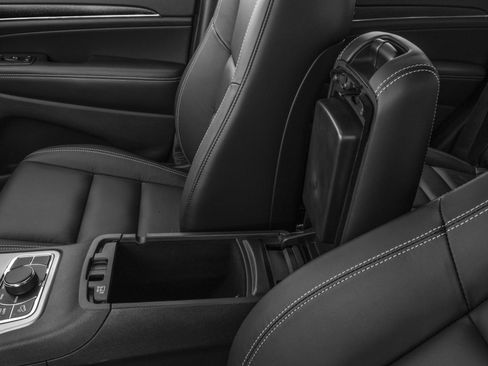 Used 2017 Jeep Grand Cherokee Limited w/ Luxury Group II AWD/4WD image 9