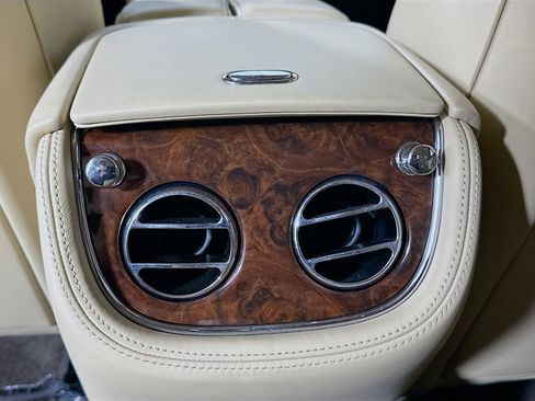 Used 2011 Bentley Mulsanne RWD image 57
