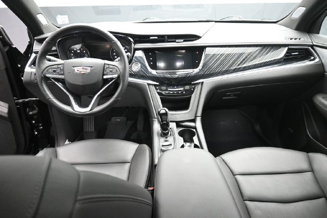 Used 2025 Cadillac XT6 Premium Luxury w/ Technology Package AWD/4WD image 22