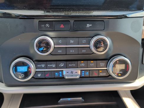 Used 2024 Ford Expedition Limited RWD image 18