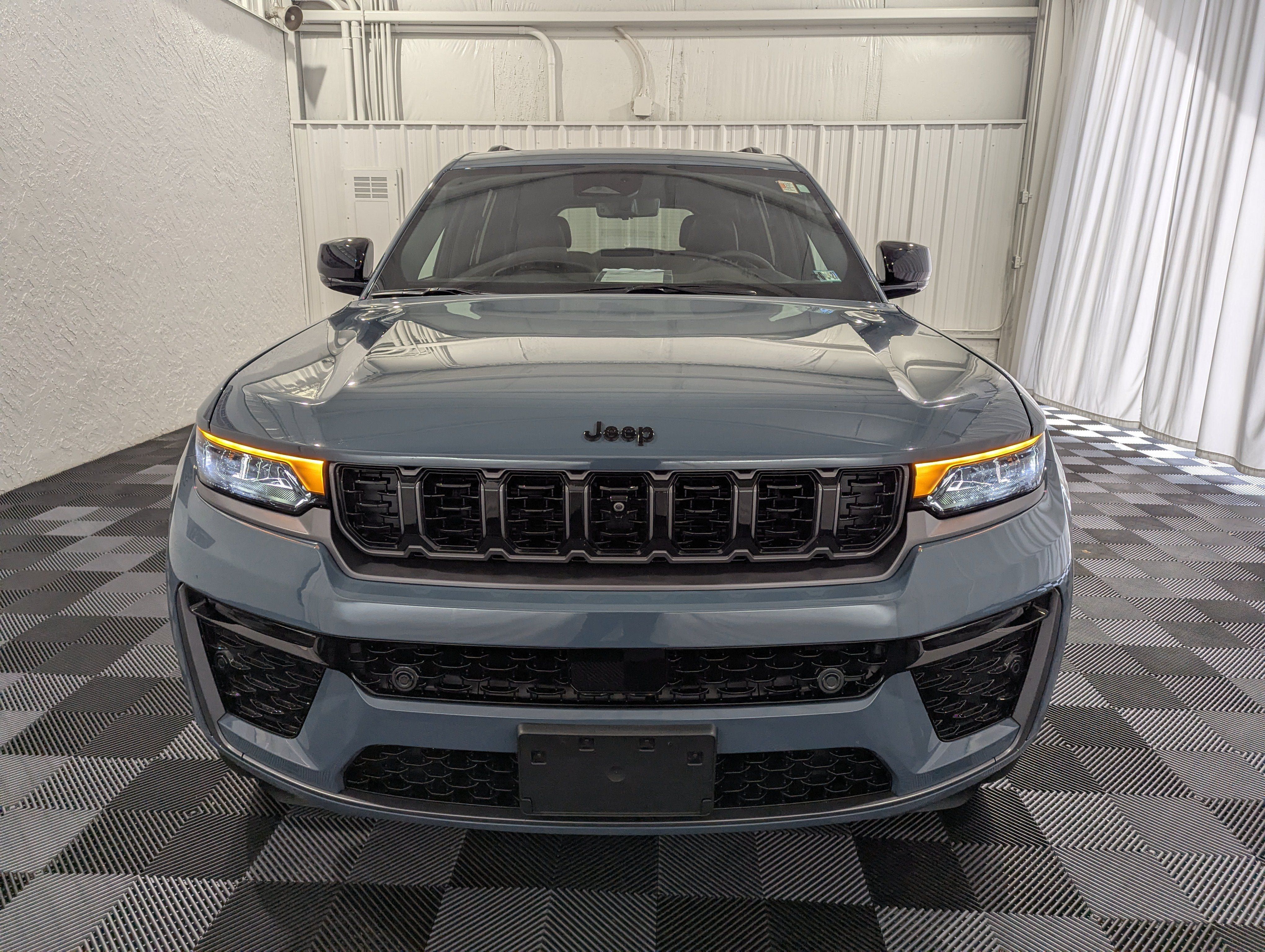 Used 2026 Jeep Grand Cherokee L Limited AWD/4WD image 4