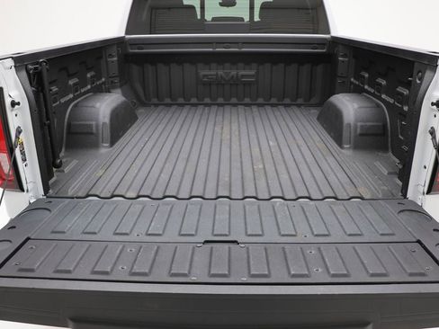 Used 2025 GMC Sierra 1500 AT4 w/ Technology Package AWD/4WD image 14