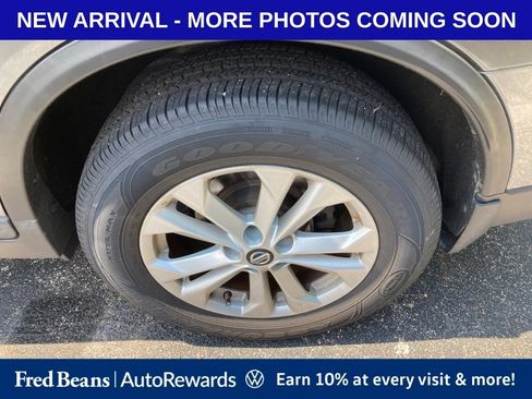 Used 2015 Nissan Rogue SV w/ SV Premium Package AWD/4WD image 7