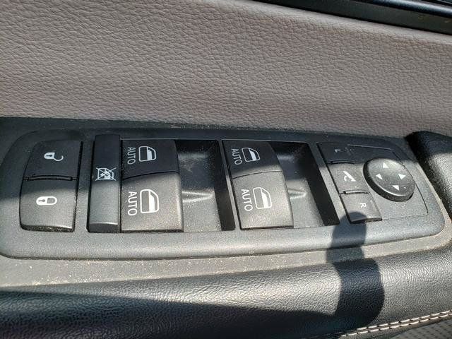 Used 2020 Chrysler Pacifica Limited w/ 8-pass Seating Package FWD image 26