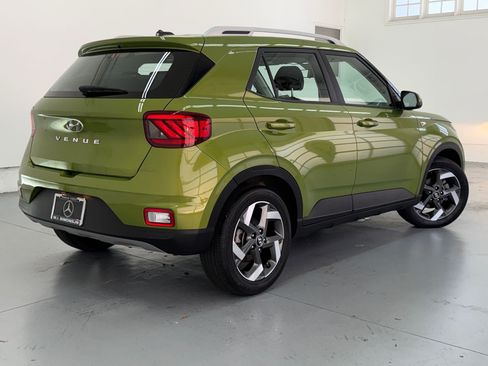 Used 2023 Hyundai Venue SEL FWD image 8