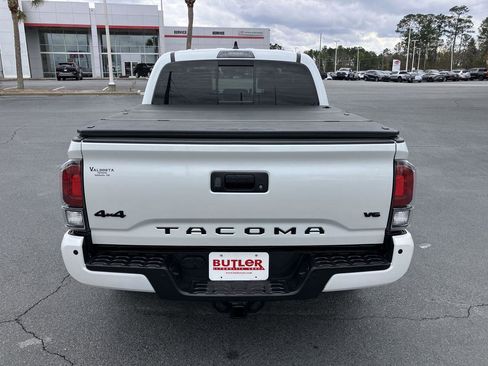 Used 2022 Toyota Tacoma Limited w/ Nightshade Package image 4