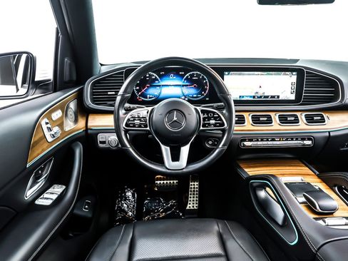 Used 2022 Mercedes-Benz GLS 450 4MATIC image 5