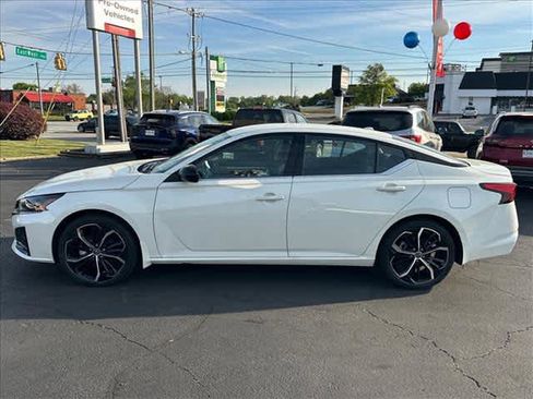 Used 2025 Nissan Altima 2.5 SR FWD image 6