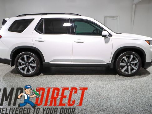 Used 2023 Honda Pilot Touring image 6
