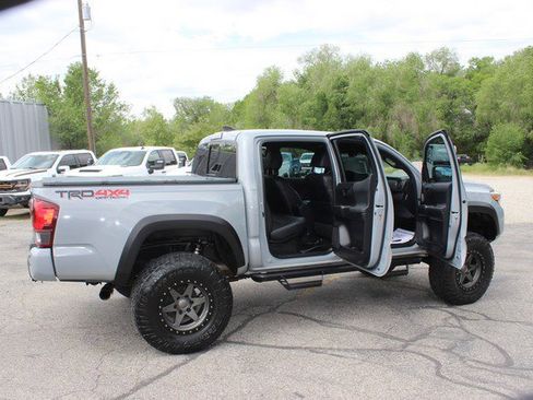 Used 2019 Toyota Tacoma TRD Off-Road AWD/4WD image 18