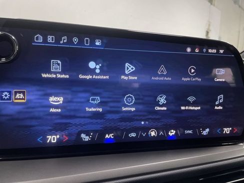 Used 2025 Chevrolet Traverse LT AWD/4WD image 16